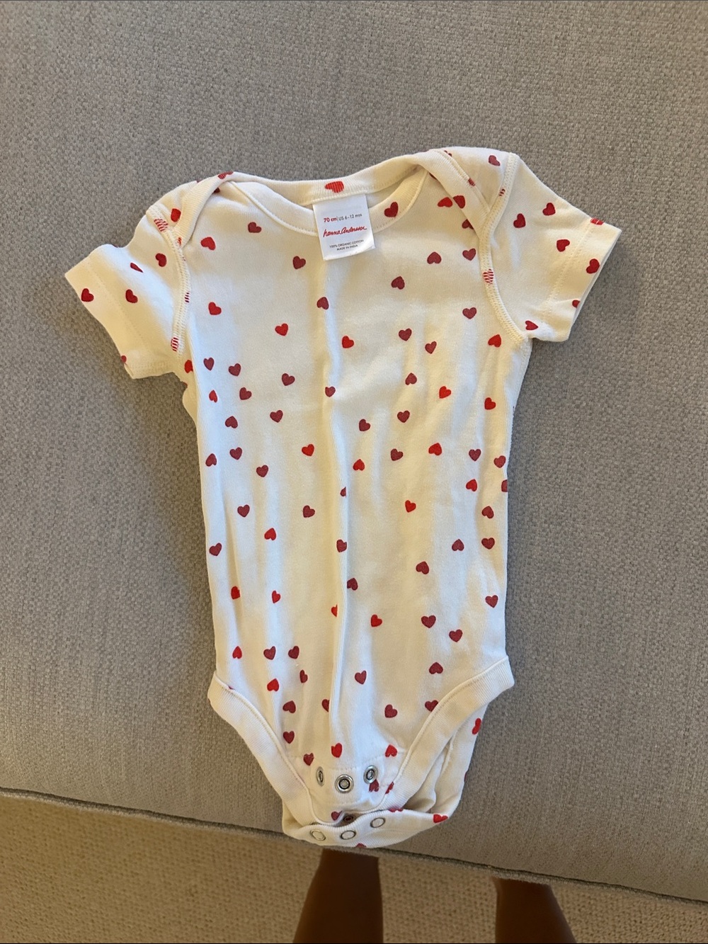 Hanna Andersson Cream One-Piece Bodysuit with Red Heart Print 6-12m
